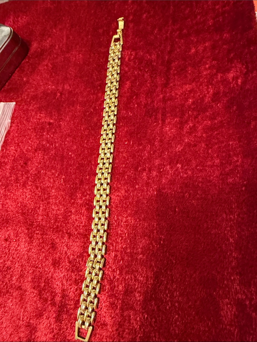 Bright GoldTone Link Bracelet like new 7” no goldtone loss looks like real gold